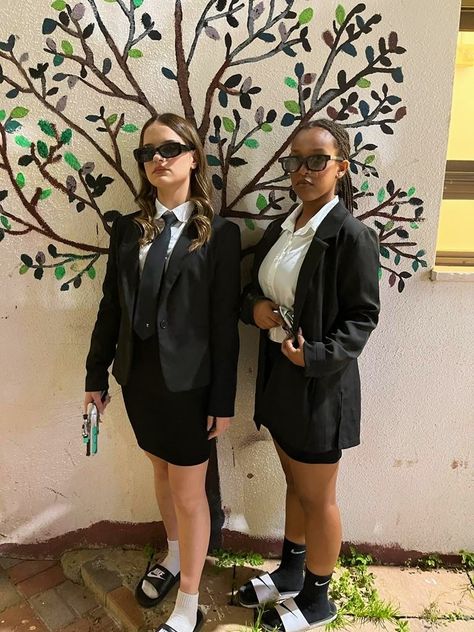 Men In Black Girls Costume, Men In Black Costume, Black Halloween Costumes, Halloween Group, Duo Halloween Costumes, Costume Inspo, Black Costume, Men In Black, Halloween 2023