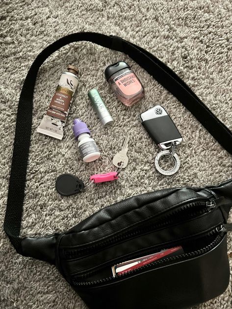 What’s in My Fanny Pack? Fanny Pack Essentials, Fanny Bag, Mini One, Mama Style, Big Bags, Hand Lotion, Fashion Bloggers, Belt Bag, Fanny Pack