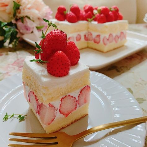 Desserts Japonais, Recipes Japanese, Japanese Pastries, Japanese Dessert Recipes, Japanese Desserts, Japanese Cake, Easy Japanese Recipes, Yummy Dishes, Kawaii Dessert