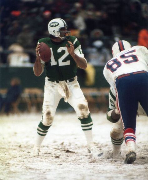 Nfl Qb, Priscilla Barnes, Nfl Legends, Human Model, Nfl Uniforms, New York Jets Football, Football Picks, Jets Football, Joe Namath