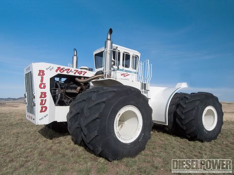 Big Bud- World's Largest Tractor http://titanoutletstore.com/page/2/ Cat Farm, Big Tractors, Tractor Accessories, Logging Equipment, New Tractor, Classic Tractor, Train Truck, Tractor Pulling, Farm Stuff