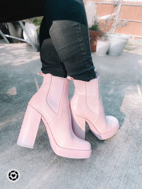 Pink platform boots Pink Boots Outfit, Pink Platform Boots, Concert Style, Pink Platform, Platform Chelsea Boots, Pink Platforms, Concert Fashion, Steve Madden Boots, Leather Western Boots