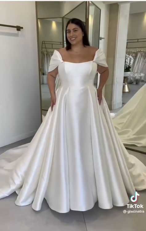 Classy Timeless Wedding Dress, Plus Size Ballgown, Poofy Wedding Dress, Simple Bridal Gowns, Simple Wedding Bouquets, Wedding Dress Cap Sleeves, Satin Wedding Gown, Timeless Wedding Dress, Plus Size Wedding Gowns