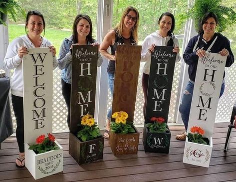 Diy Address Sign, Front Porch Planters, Porch Planters, Diy Planter Box, Door Signs Diy, Wooden Welcome Signs, Front Porch Signs, Porch Welcome Sign, Diy Wooden Projects