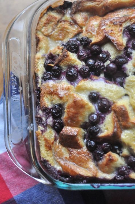 Blueberry French Toast Bake - Dining with Alice Blueberry Cheesecake French Toast, Breakfast Egg Casserole Recipes, Cheesecake French Toast, Easy Breakfast Casserole Recipes, Breakfast Casseroles, Breakfast Casserole Easy, Blueberry French Toast, What's For Breakfast, Blueberry Recipes