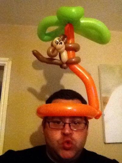 Balloon Hats How To Make, Balloon Animal Hat, How To Make Animal Balloons, Ballon Animal Ideas, Balloon Twisting Hats, Monkey Balloon Animal, Balloon Hat, Face Painting For Boys, Monkey Hat