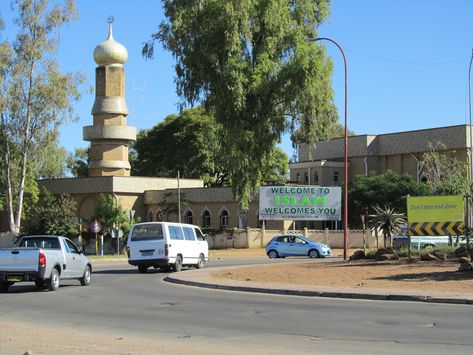 https://flic.kr/p/9Z5QcE | Moskee Gaborone | Een moskee in Gaborone, Botswana. Botswana Architecture, Botswana Cowboy, Botswana Gaborone, Gaborone Botswana, Travel Botswana, Old Town Mombasa, Chobe National Park Botswana, Beautiful Mosques, African Countries