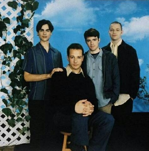 Weezer | left to right: Brian Bell, Matt Sharp, Rivers Cuomo & Pat Wilson 90s Music Artists, Rivers Cuomo, Buddy Holly, Having No Friends, 90s Music, Zoo Wee Mama, Weezer, Band Photos, Music People