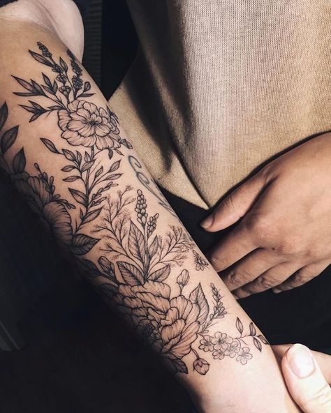 Yg Tattoos, Botanisches Tattoo, Shape Tattoo, Marvel Tattoos, Flowers Wreath, Cat Tattoos, Floral Tattoo Sleeve, Disney Tattoo, Tiny Tattoo