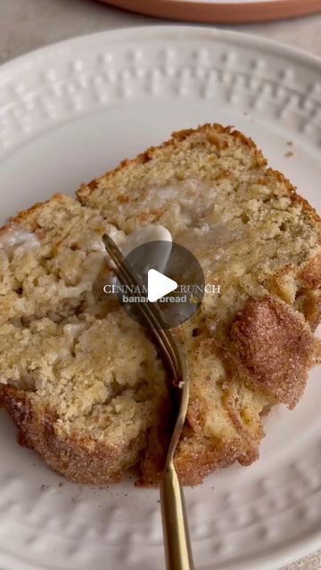 Cinnamon Crunch Topping, Cinnamon Crunch Banana Bread, Pudding Ideas, Bread Store, Classic Banana Bread Recipe, Crunch Topping, Classic Banana Bread, Resipi Kek, Cinnamon Crunch