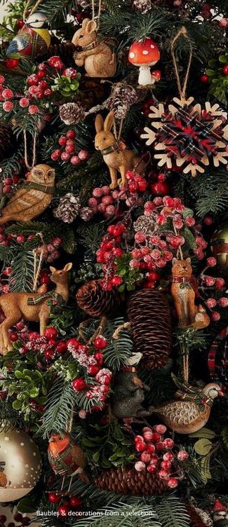 Woodland Christmas Tree, Cottagecore Christmas, Forest Christmas, Yule Winter Solstice, Christmas Interiors, Christmas Tree Inspiration, Christmas Themes Decorations, Woodland Christmas, Christmas Wonderland