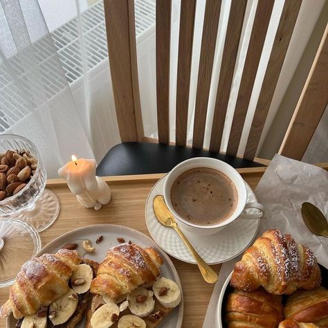 Breakfast Pictures, Full Day Of Eating, Day Of Eating, Breakfast Idea, Healthy Food Motivation, Coffee Breakfast, Weird Food, Buffet Food, Food Is Fuel