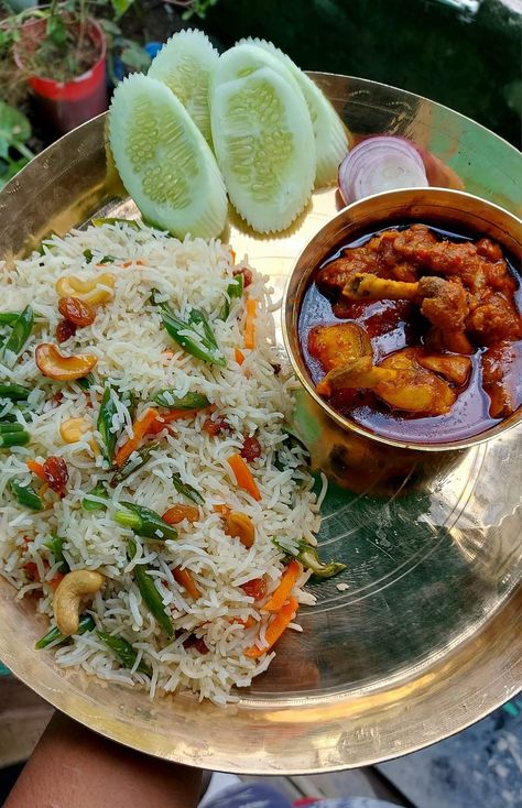 Meal Snap, Indian Fast Food, Delicious Food Image, Afternoon Lunch, Puri Recipe, Puri Recipes, Beautiful Dinner, Indian Bedroom, Food Motivation