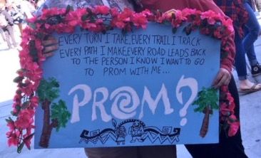 Moana Themed Promposal! Proposal Ideas Disney, Sadie Hawkins Proposals, Sadies Proposal, Cute Promposals, Prom Pictures Group, Prom 2k17, Prom Posters, Cute Homecoming Proposals, Cute Prom Proposals