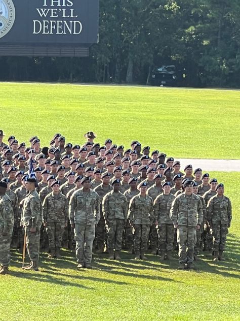 Army Graduation, Navy Boot Camp Graduation, Army Boot Camp, Army Cadets, Basic Training Graduation, Army Basic Training, Army Girls, Boot Camp Graduation, Us Special Forces