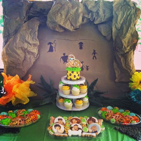 Dessert table at a "Croods" themed caveman party!--Sweet Libby Cupcakes and Cookies Croods Birthday Party, Caveman Party, The Croods, Boys 1st Birthday Party Ideas, Safari Jungle, Jungle Baby, My Nephew, Themed Birthday Party, 4th Birthday Parties