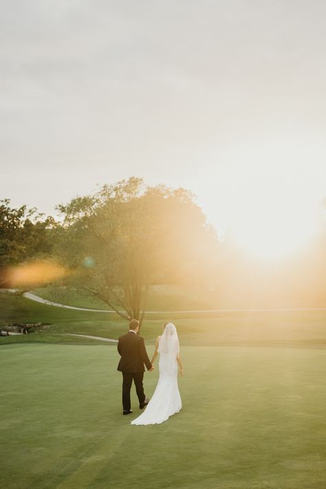 Bride And Groom Pictures Golf Course, Sunset Wedding Photos Golf Course, Golf Course Wedding Pictures, Golf Course Wedding Photography, Outdoor Golf Course Wedding, Wedding On A Golf Course, Wedding At Golf Course, Wedding Golf Course Pictures, Prewedding Golf Ideas