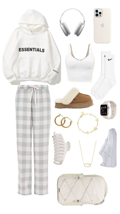 Sleepover Outfit Ideas Pjs, Cottage Fits, Comfy Pyjamas, Sleepover Outfit, Comfy School Outfits, Slippers Outfit, Minimalistic Outfits, Preppy Summer Outfits, Beige Plaid