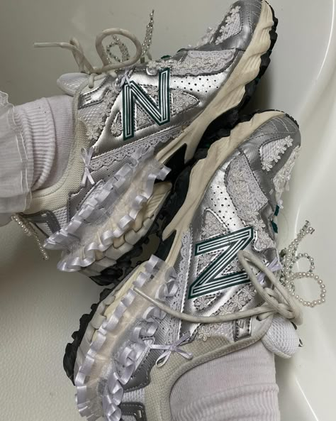 New Balance 610 Outfit, Funky Sneakers, New Balance 610, Sneakers Design, Diy Sneakers, Lace Shoes, Funky Shoes, Us Size 10, Decorated Shoes