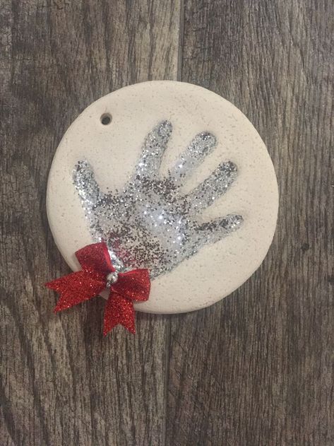 Easy Christmas Crafts For Toddlers, Christmas Crafts Diy Kids, Toddler Ornaments, Baby Christmas Crafts, Salt Dough Christmas Ornaments, Handprint Ornaments, Christmas Crafts For Toddlers, Dough Ornaments, Christmas Crafts For Adults