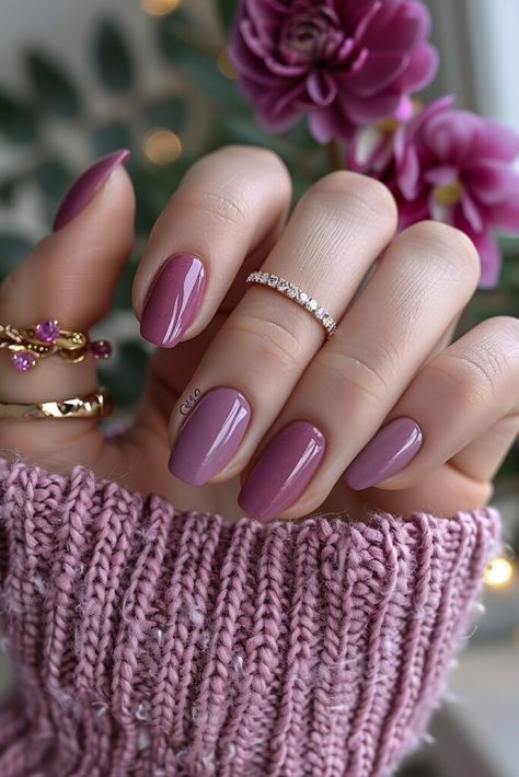 Plain Nail Colour Ideas, Different Purple Nails, Dusty Rose Fall Nails, Nail Colour Inspiration, Single Color Gel Nails, Deep Mauve Nails, Dusty Mauve Nails, Purple Mauve Nails, Simple Nail Color Ideas