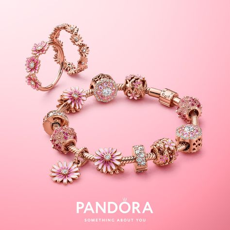 Pandora Rose Charm, Pandora Bracelet Charms Ideas, Pandora Bracelet Designs, Pandora Bangle, Pandora Jewelry Charms, Jewelry Pandora, Pandora Rose, Luxe Jewelry, Chic Bracelet