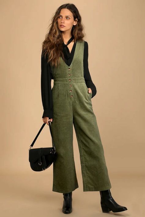 Olive Jumpsuit Outfit, Overall Outfit Winter, Green Jumpsuit Outfit, Corduroy Jumpsuit, Green Overalls, Olive Jumpsuit, Olive Green Jumpsuit, Outfit Modest, Suede Outfit