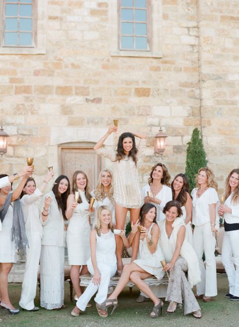 25 non-tackly bachelorette ideas - photo Elizabeth Messina White Bachelorette Party Dress, Wine Tasting Bachelorette Party, White Bachelorette Party, Wine Tasting Bachelorette, Modern Bachelorette Party, Sunstone Villa, White Bachelorette, Hen Night Ideas, Classy Bachelorette Party