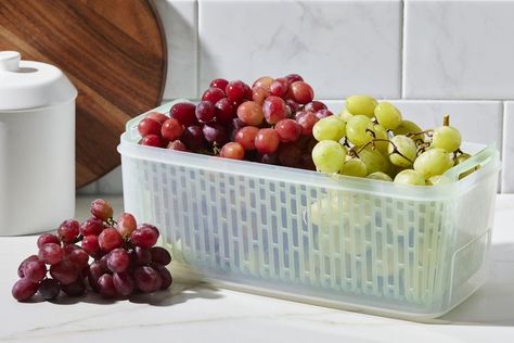 How To Wash Grapes, Wash Grapes, How To Store Grapes, How To Store Bananas, How To Store Apples, Grape Bowl, Apple Fritter Bread, Apple Pork, Frozen Grapes