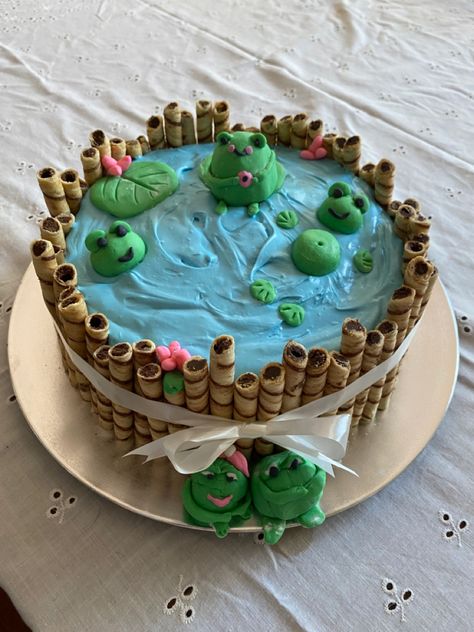 Frog Cake Ideas, Waterfall Cake, Final Cake, Pond Cake, Frog Cupcakes, Kid Cakes, Frog Cake, Frog Theme, Cake Classes