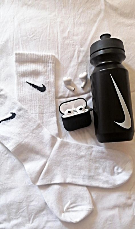 Nike Socks Men, Bedroom Ideas For Small Rooms Cozy, Money Clothes, Cute Nike Outfits, Minimalist Interior Style, Sports Aesthetic, Cafe Logo, Gym Inspiration, Cute Nikes