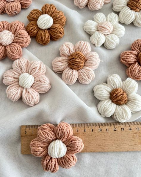 We continue with the much-loved puff flowers. You can order in any color and size you want. #crochet #crochetlove #crochetflower #crochetflowers #crochetpufflower #crochetappliques #crochetapplique #flowerpatch #flowercardigan #flowers #accessories #diyhairclip #diyhairclips #diyhairclipcrafts Flower Puff Crochet, Diy Hairclips, Diy Hair Clip, Flowers Accessories, Puff Flower, Crochet Puff Flower, Flower Cardigan, Flowers 3d, Mini Flowers