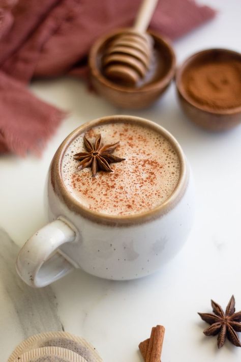 garnished tea latte Cinnamon Tea Recipes, Throat Tea, Sore Throat Tea, Cozy Drinks, Cinnamon Tea, Mushroom Coffee, Vanilla Latte, Tea Latte, Cinnamon Vanilla