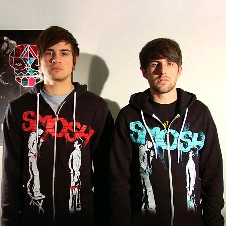 Ian and Anthony in SMOSH hoodies. Smosh 2010, 2010 Internet, Ronnie Core, Smosh Anthony, Ray William Johnson, Banner Pics, Damien Haas, Smosh Games, Anthony Padilla