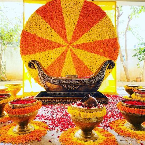 Mangal Snanam Decoration, Mangalasnanam Decorations, Mangala Snanam Decoration, South Indian Haldi, Mangal Snanam, Haldi Function Decoration, Mangala Snanam, Leaf Decor Wedding, Haldi Decoration Ideas