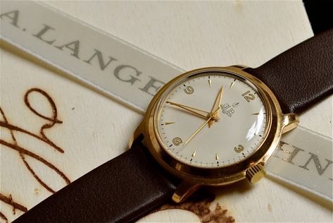 Affordable Watches Women, Classy Watch, Simple Watches, Vintage Watches Women, Watches Women Leather, Affordable Watches, The Division, Hand Watch, Seiko Watches