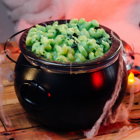 Cauldron Mac 'n' Cheese | Tastemade Halloween Mac N Cheese, Halloween Food Dinner, 2021 Makeup, Halloween Costumes Ideas, Spooky Costumes, Halloween Dinner, Gel Food Coloring, Spinach Leaves, Costumes Ideas