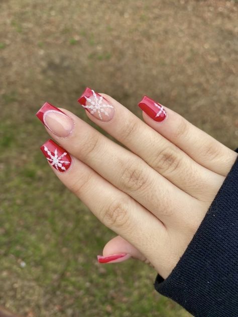 Shirt Square Acrylic Nails Christmas, Red French Tip With Snowflake Nails, Red French Snowflake Nails, Winter Christmas Nails Square, Red French Tip Christmas Nails With Snowflake, Simple Christmas Nails Red And White, Red Christmas Nails Snowflakes, Christmas Nail Designs Red And White, Christmas Nails Red Snowflake