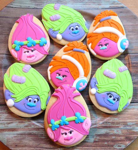 Trolls Cookies Decorated, Trolls Cookies, Troll Party Theme, Pretty Desserts, Cookies Decoradas, Royal Iced Cookies, Trolls Birthday Party, Girl Bday Party, Troll Party