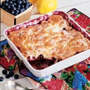 Blueberry Pudding Cake Blueberry Pudding Cake, Easy Blueberry Cobbler, Blueberry Pudding, Blueberry Cobbler Recipes, Fruit Cobbler, Dessert Simple, Blueberry Desserts, Blueberry Cobbler, Cobbler Recipe