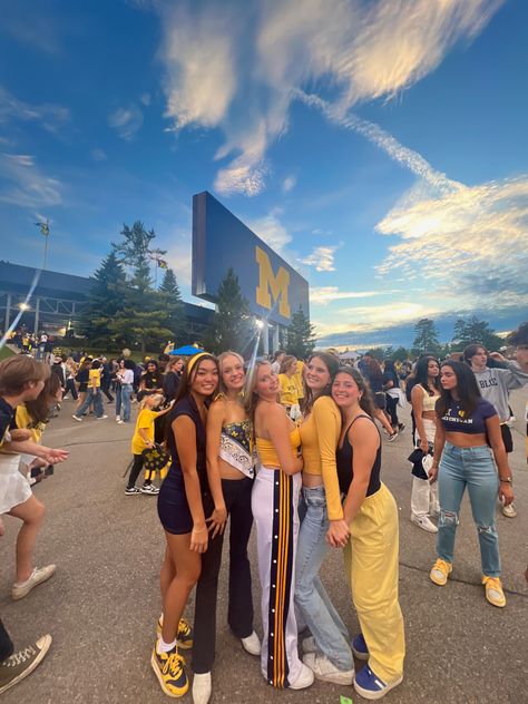 UOFM, UMICHHHHH, gameday!!! Michigan Football Outfit, Umich Gameday Outfit, U Of M, Michigan Game Day Outfit, Umich Gameday, Umich Game Day Outfit, University Of Michigan Game Day Outfit, University Of Michigan Game Day Outfits, Umich Game Day