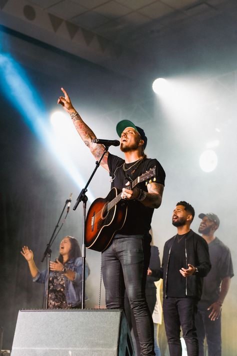 Brandon Lake Wallpaper, Worship Songs Wallpaper, Worship Music Aesthetic, Worship Wallpapers Christian Wallpaper Concert, Elevation Worship Wallpaper, Jordan Feliz, Worship Leader Outfit, Brandon Lake Concert, Brandon Lake