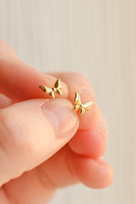 Yes, yes, yes!!! This tiny butterfly stud is made with 18k gold plated 925 sterling silver and is the HIGHEST quality, so it is completely safe for even the most sensitive ears. This stud is great for all ages, has stunning details, and is such a staple piece! This stud is also extremely tarnish resistant and so feminine and dainty! This stud is .25 inch in length. Floral Stud Earrings, Tiny Gold Jewelry, Gold Earrings For Gift, Small Gold Earrings Designs, Earring Designs Gold, Gold Studs Earrings Indian, Gold Earrings Studs Simple, Delicate Gold Earrings, Ear Studs Design