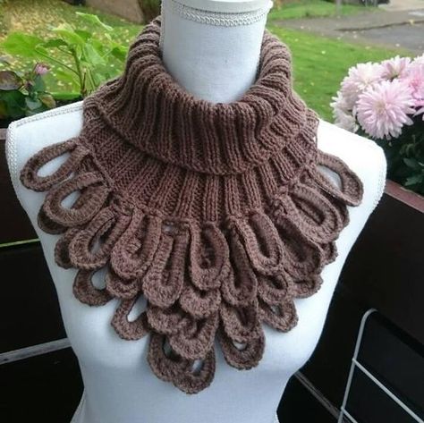 Spring Shawl, Friends Winter, Christmas Gift For Friends, Hand Knit Shawl, Woman Accessories, Cozy Crochet, Winter Collars, Knit Mittens, Neck Piece