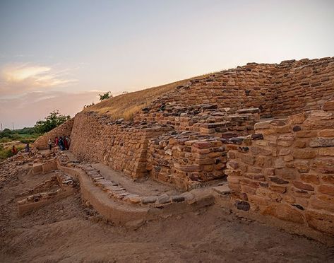 The ancient city of Dholavira, the southern center of the Harappan Civilization, is sited on the arid island of Khadir in the Kutch Desert Wildlife Sanctuary, in the State of Gujarat. As the most prominent UNESCO World Heritage archaeological site belonging to the Indus Valley Civilization in India, Dholavira is one of the five largest Harappan sites in the world. Dholavira Heritage Site, Harappan Civilization, Indus Civilization, Destroyed City, Desert Wildlife, Ancient Structures, Rann Of Kutch, Indus Valley, Indus Valley Civilization