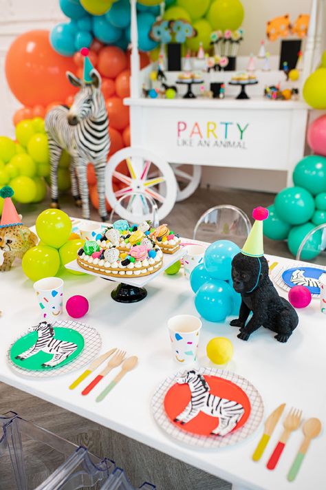 Party Like An Animal, Animals Birthday Party Ideas, Shared Birthday Parties, Kids Birthday Party Themes, Animal Table, Animals Birthday Party, Animal Themed Birthday Party, Zoo Birthday Party, Animal Theme Birthday