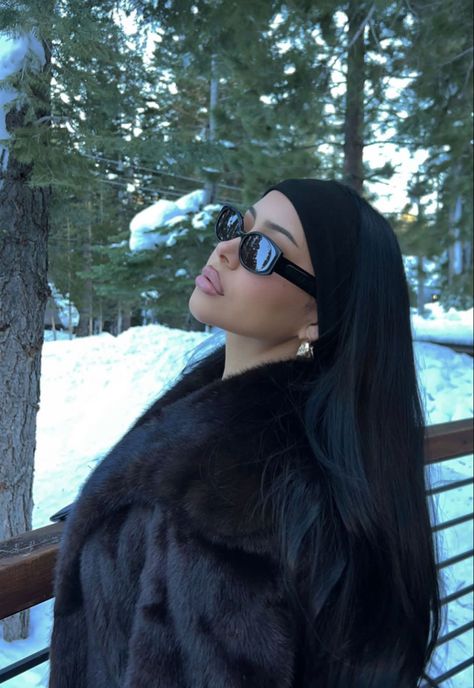 Daisy Marquez, Snow Fits, Winter Vacation Outfits, Ski Trip Outfit, Outfit Planner, Vogue Models, Womens Faux Fur Coat, Hair Scarf Styles, Winter Fashion Outfits Casual