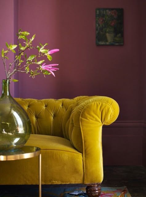 Deep mustard hues and dark shades of red like berry are on trend this season when it comes to decorating. Wall Color Schemes, Yellow Couch, Velvet Couch, Purple Walls, Beautiful Sofas, Pink Walls, A Living Room, Colour Schemes, 인테리어 디자인