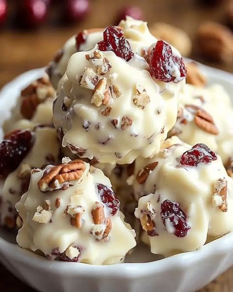 Pecan Clusters Recipe, Pecan Clusters, Easy To Make Snacks, Dark Chocolate Cookies, Dessert Platter, White Chocolate Cranberry, Candy Recipes Homemade, Christmas Candy Recipes, Chocolate Dessert Recipes