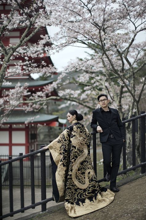 Wedding In Japan, Winter Prewedding, Japanese Prenup Photoshoot Ideas, Photoshoot Japan, Japan Prenup Shoot, Engagement Photos Japan, Japan Prewedding Photo Ideas, Pre Wedding Photoshoot Japan, Kyoto Prewedding